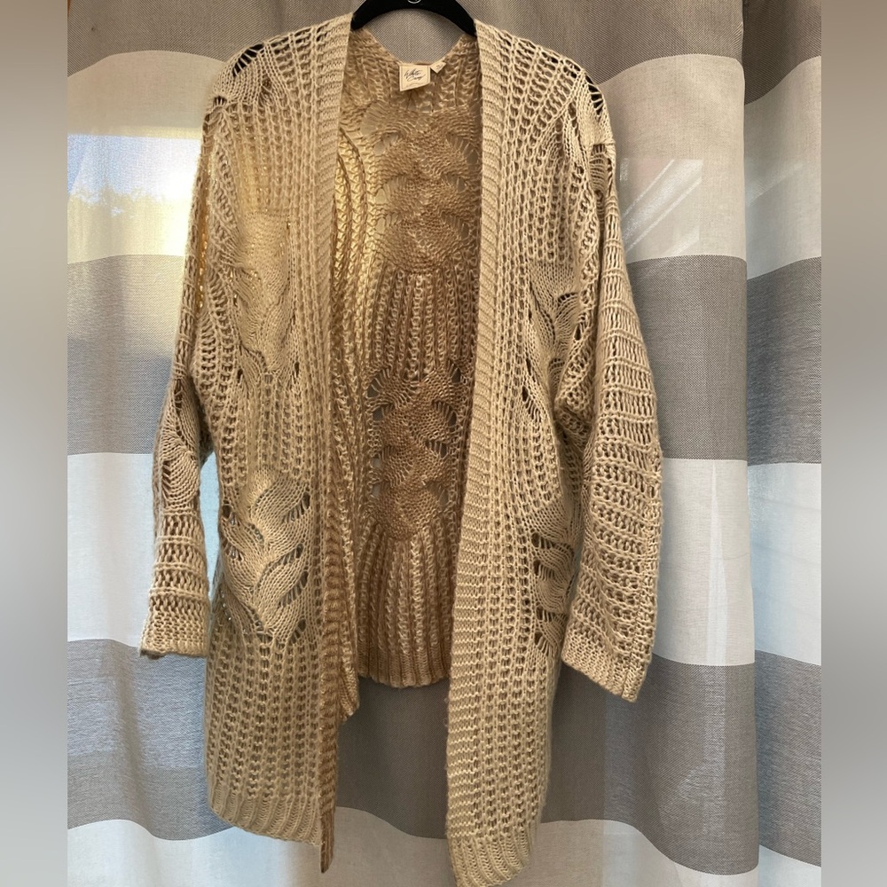 White Crow sweater, size small, two tone cream, insider is darker